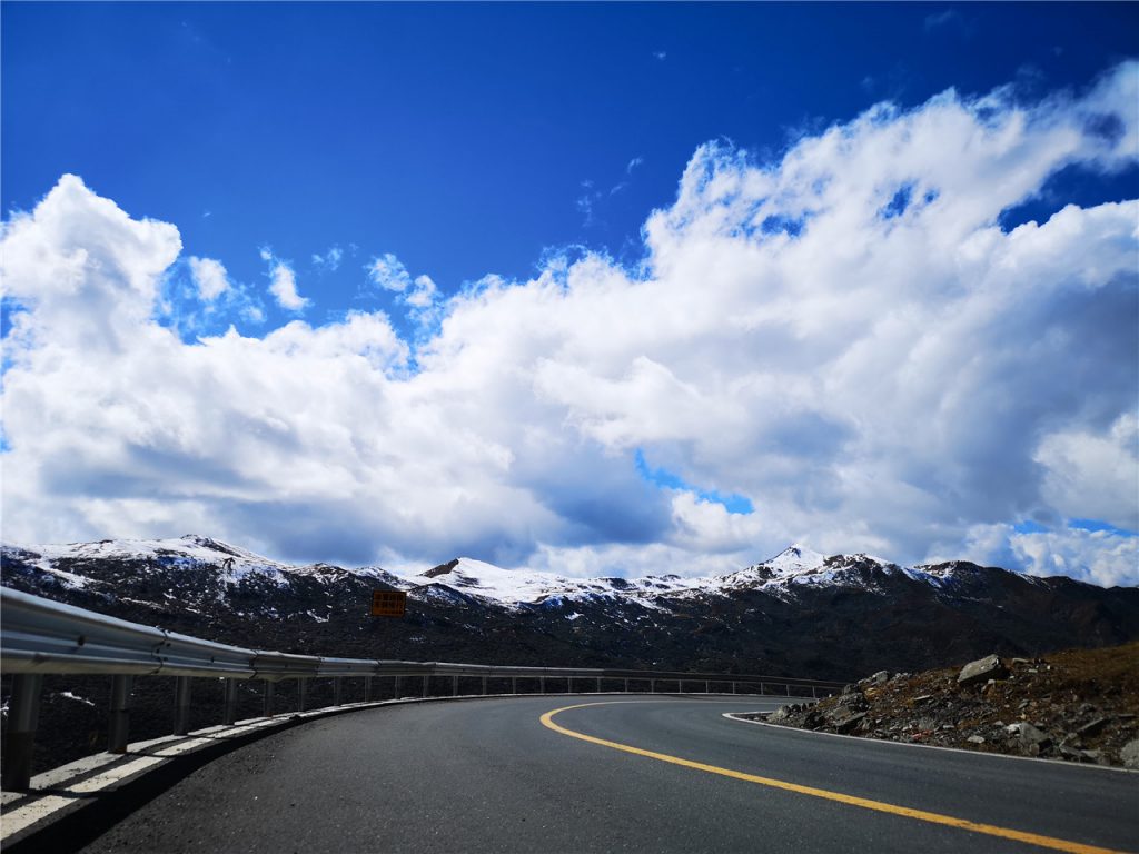 夹金山，红军长征路第一座雪山