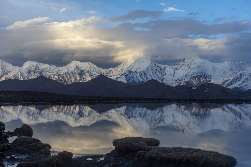 雪峰争艳之三嗯措