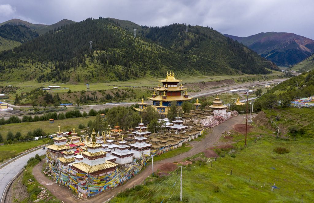 由成都进藏，除了川藏南线318和川藏北线317，还有一条至今无人走完全程的进藏之路——川藏中线